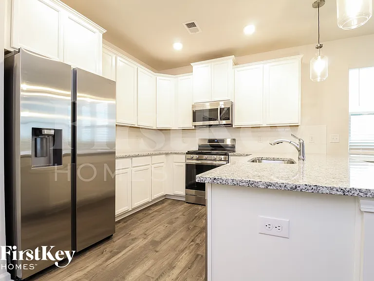 423 Stonefence Dr — Photo 6