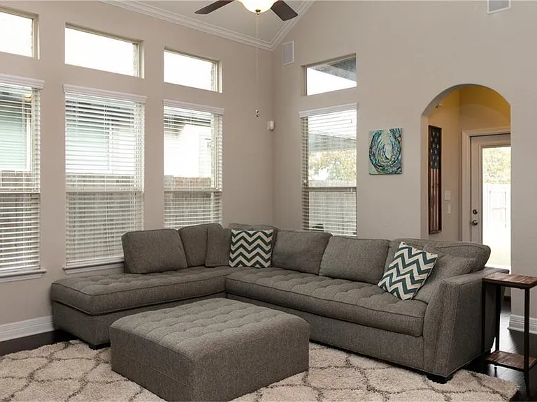 104 Auburn Cv — Photo 16