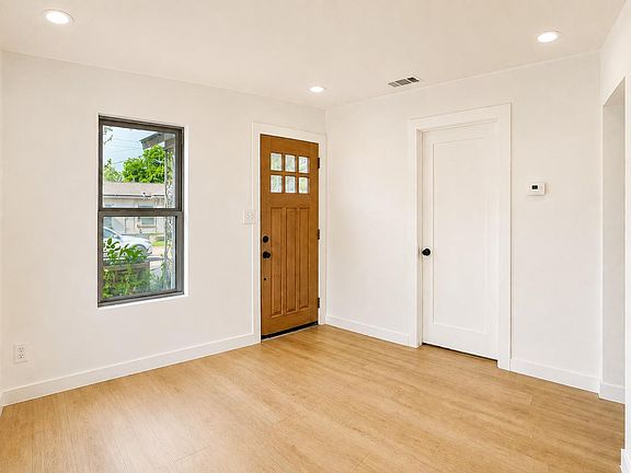 5th image of 2404 Santa Rita St