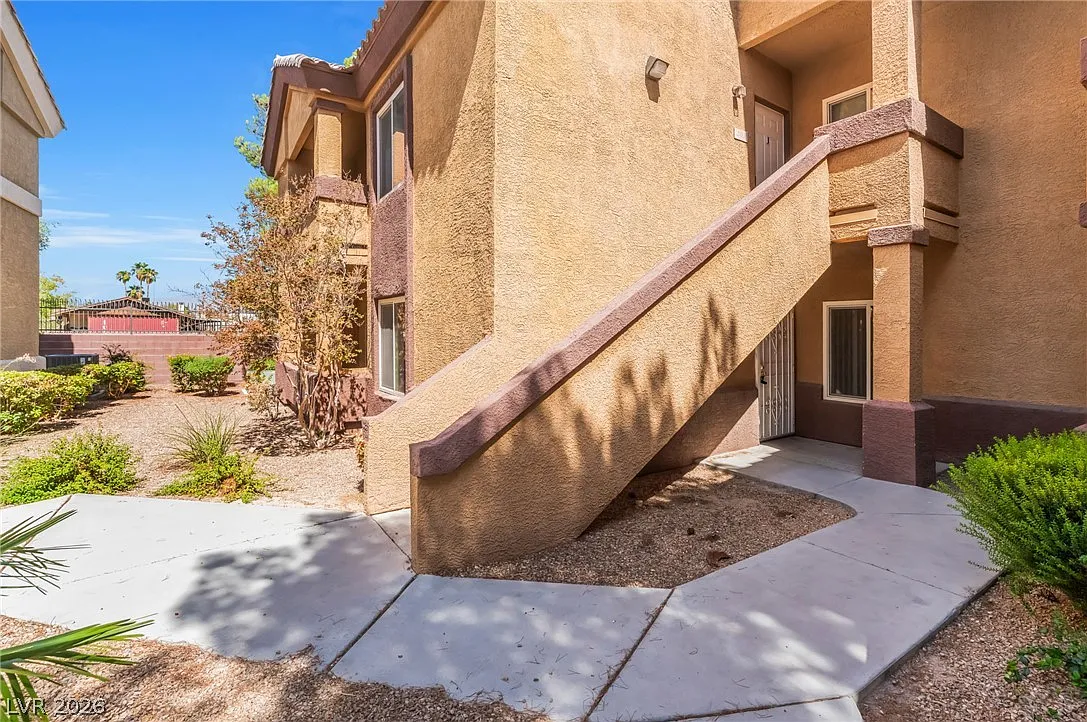 2 bed, 2.0 bath, 1369 sqft, $1,650 — Photo 1