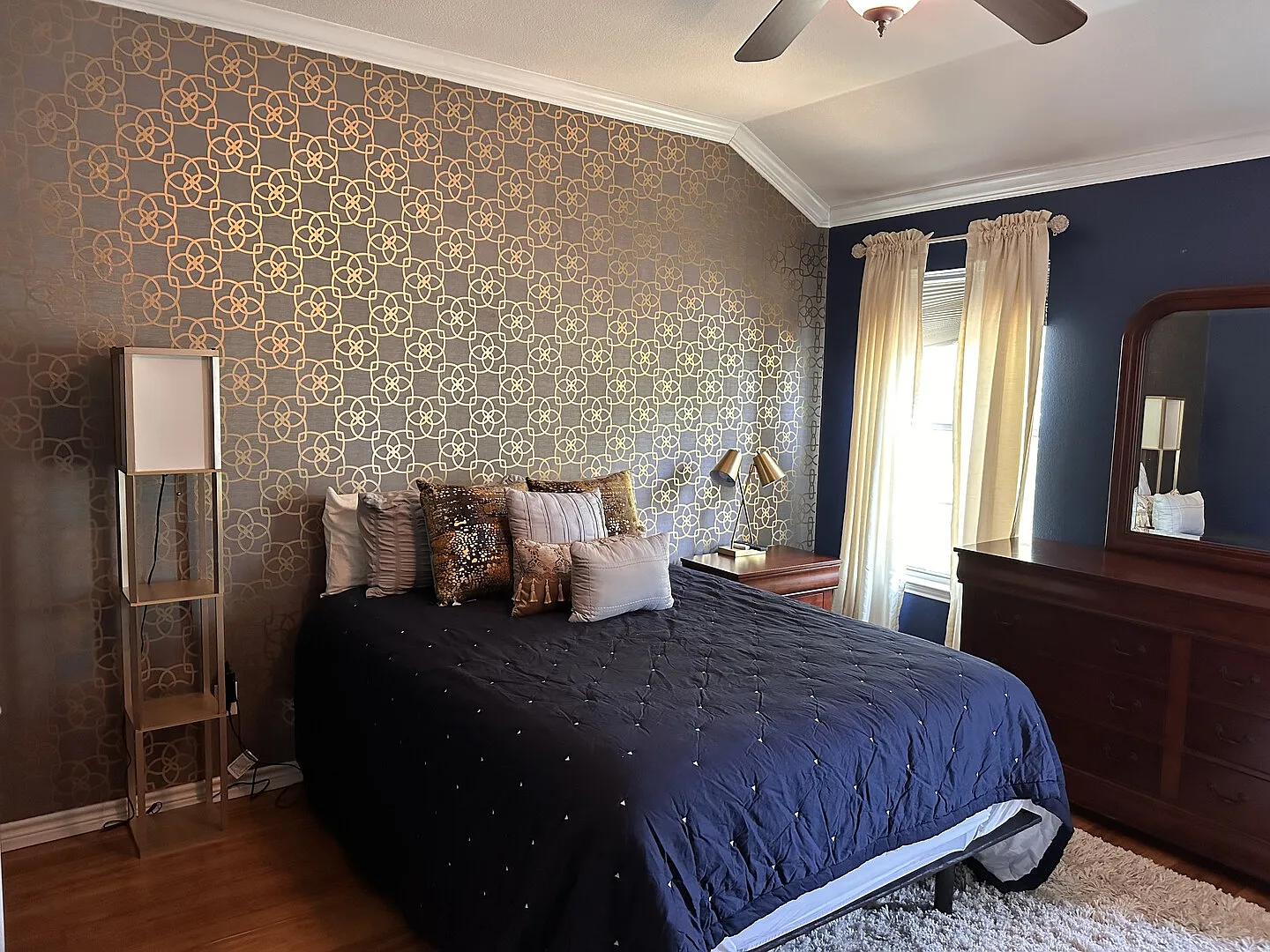 NEW Bishop Arts 3 BD + 2 BR Home Pets Welcome — Photo 4