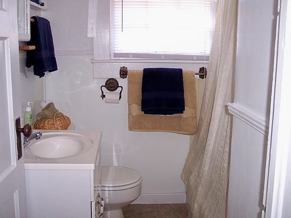5th image of 1165 Woodland Ave