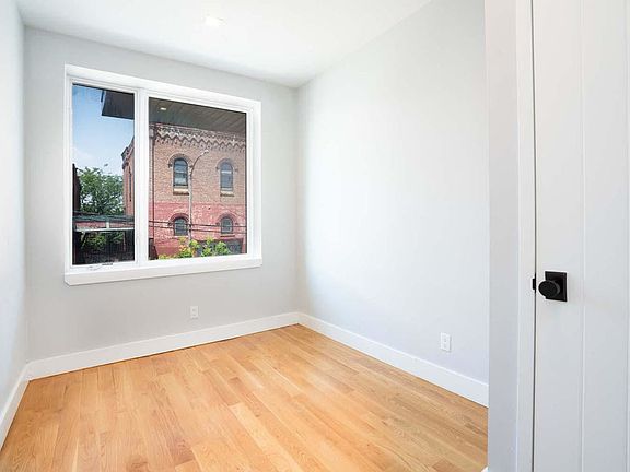 3rd image of 17 Belvedere St #2B