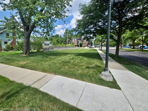 400 Park St, Birmingham, MI 48009