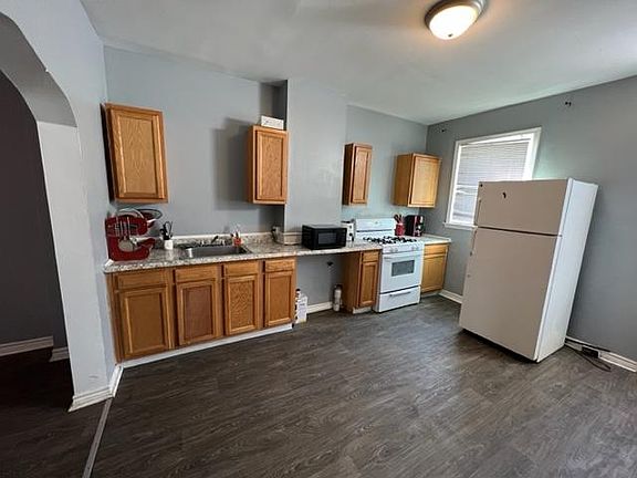 5th image of 144 S Loudon Ave