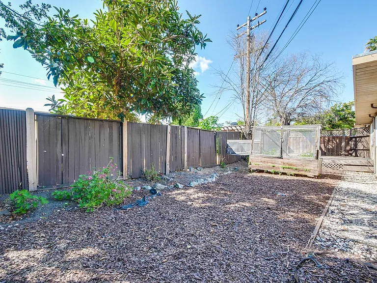 485 Emmons Dr — Photo 56
