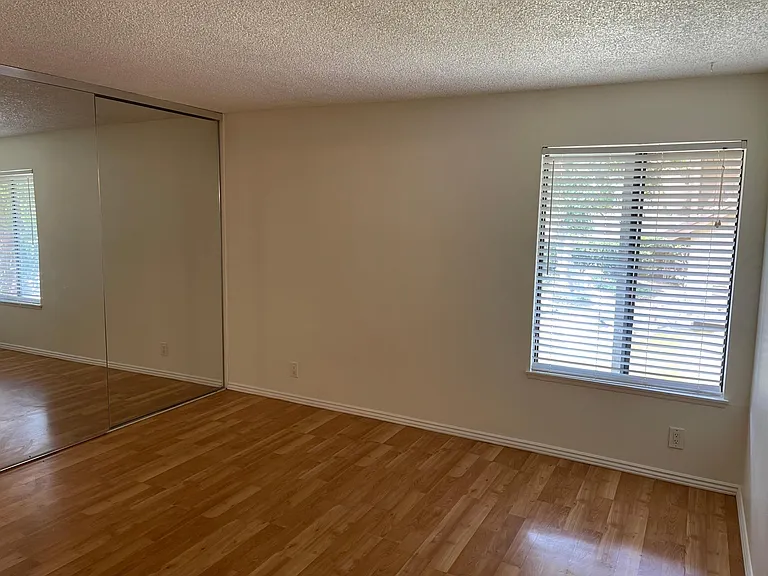 140 Lemon Grv — Photo 8