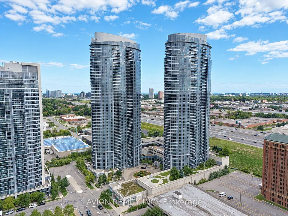 135 Village Green Sq #3017