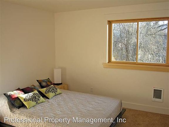 5th image of 1010 W Pine St