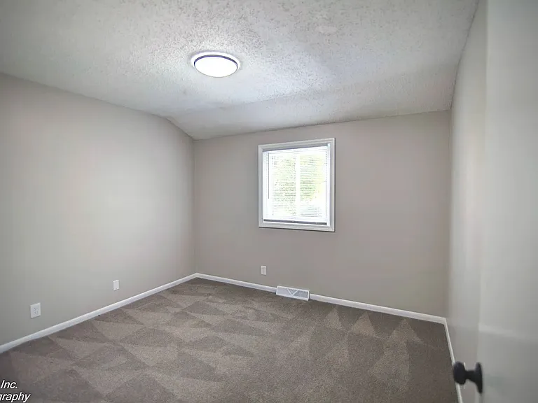 10475 Ruggles Plz — Photo 13