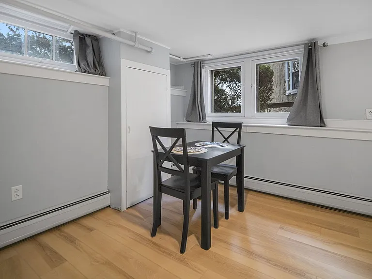 104 Harvard Pl — Photo 37