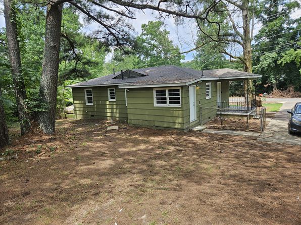 1609 Lake Dr NE