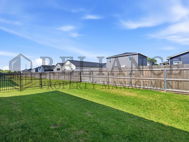 2755 S Greenleaf St — Photo 10