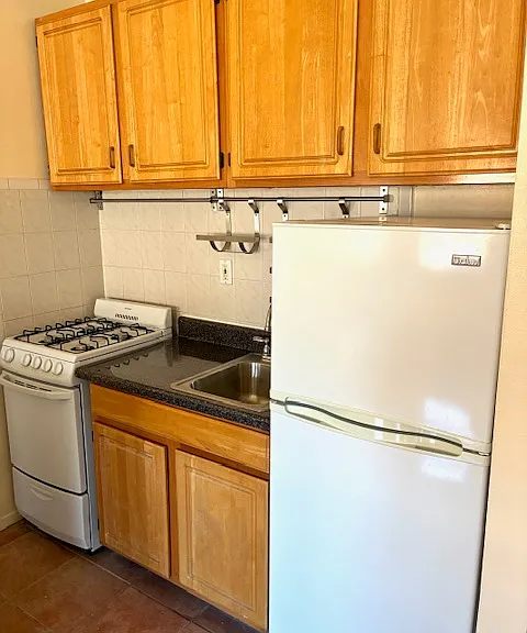 158 E 107th St #2A — Photo 3