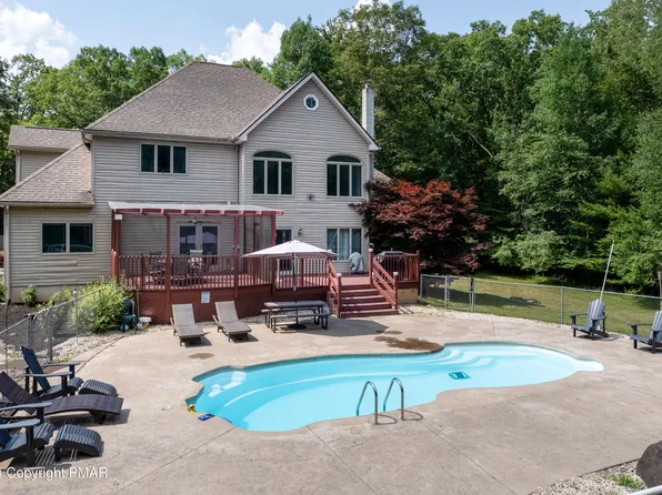 1551 Wooded Acres Dr, Stroudsburg, PA 18360