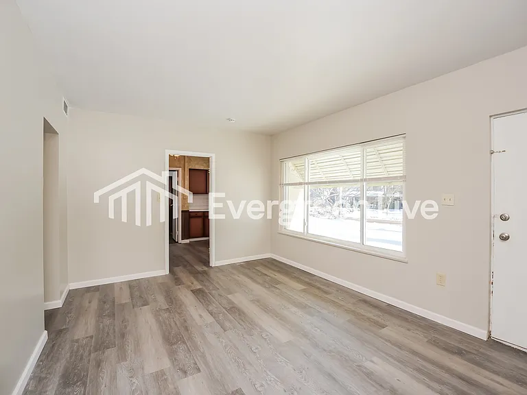 314 Merriman Rd — Photo 3