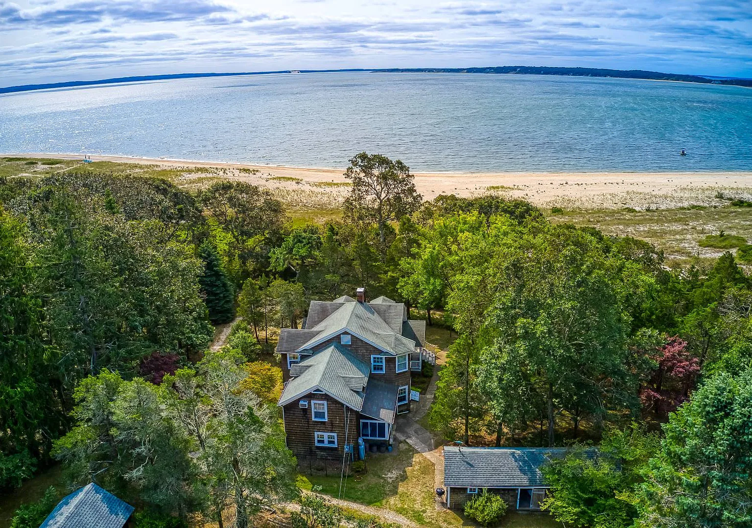 Southold, Historic Bayfront Estate - down South Harbor — Photo 1