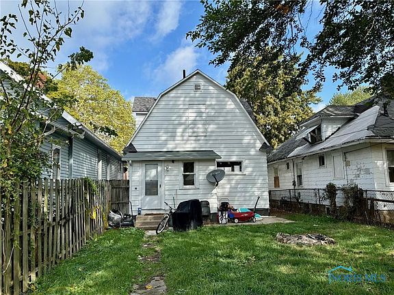 5th image of 804 Earl St