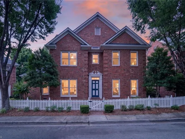 14 Checkerberry Sq, Greensboro, NC 27455