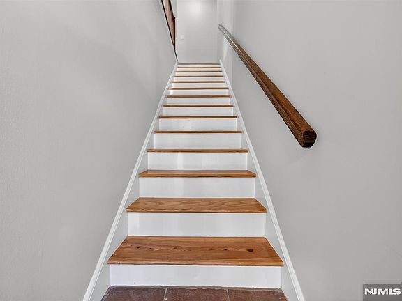 3rd image of 2506 Hemingway Ln