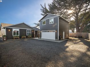 547 Douglas Ave SW, Bandon, OR 97411