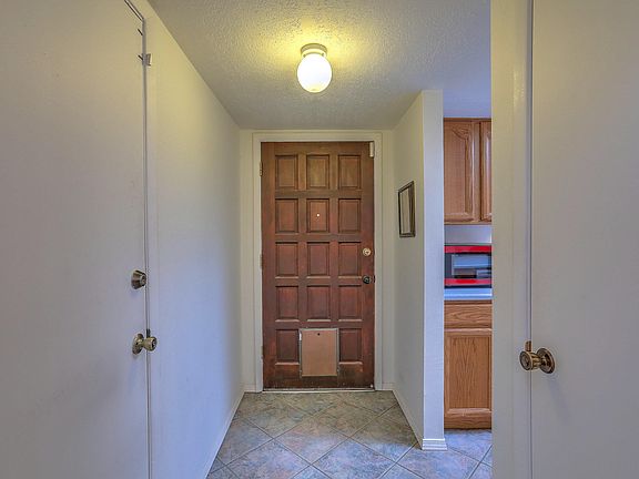 3rd image of 32 Calle Playa Del Sol NE