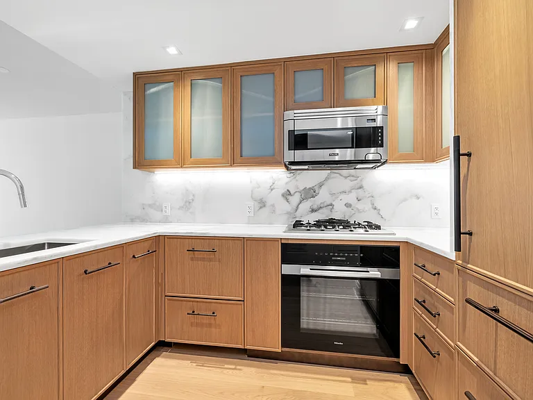 210 Warren St #5Q — Photo 11