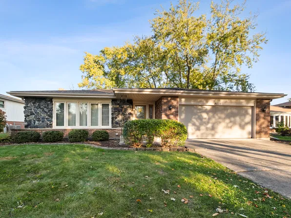 8571 Wood Vale Dr, Darien, IL 60561