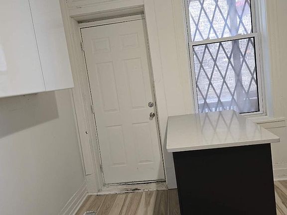 4th image of 1253 N Artesian Ave APT 1