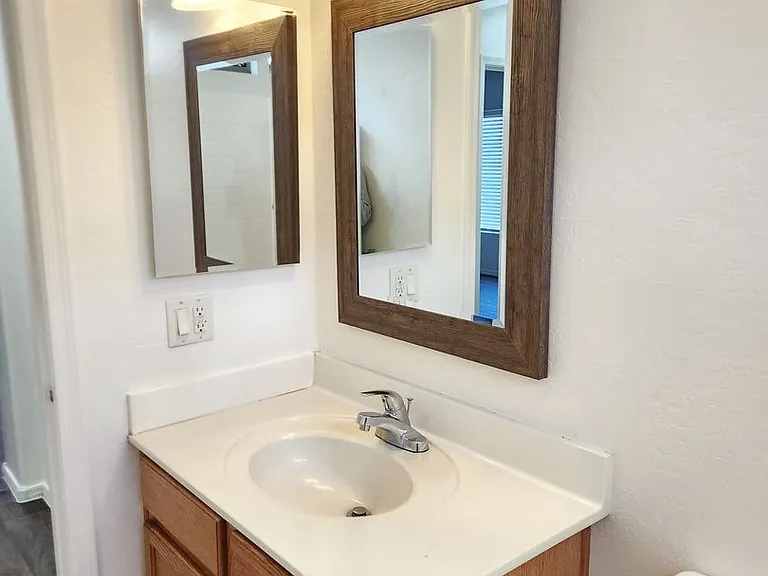 12574 W Lisbon Ln — Photo 11
