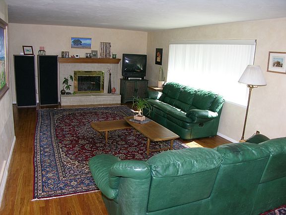 Lovely living rm with fireplace