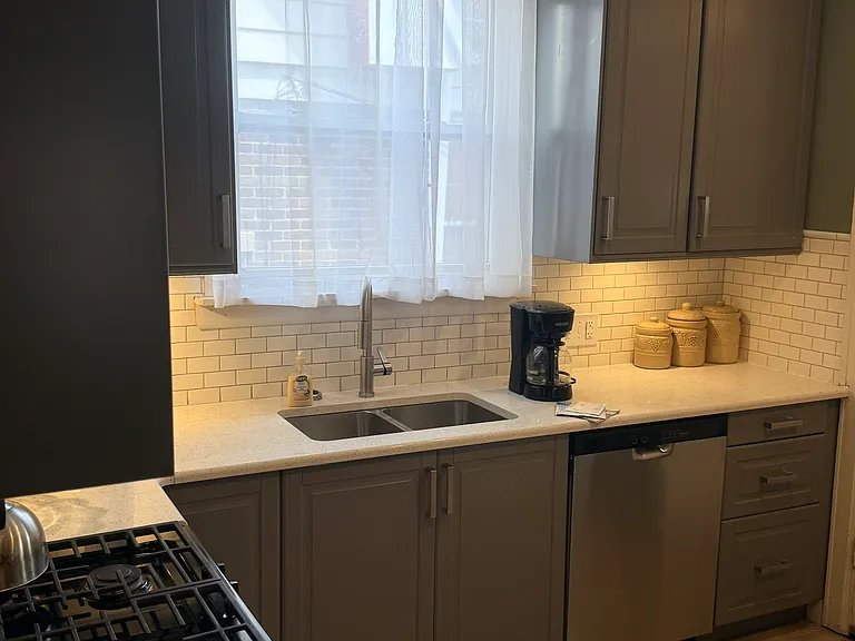 2655 Collingwood St — Photo 8
