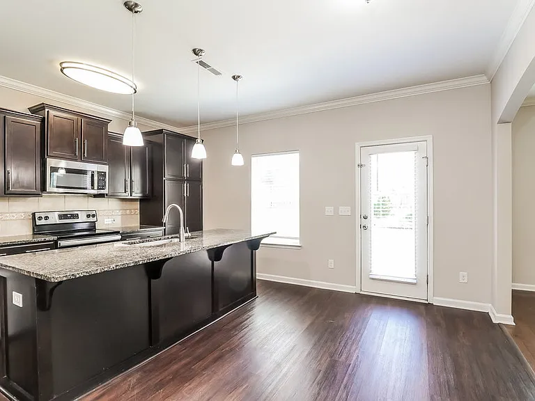 2101 Lake Vista Dr — Photo 8