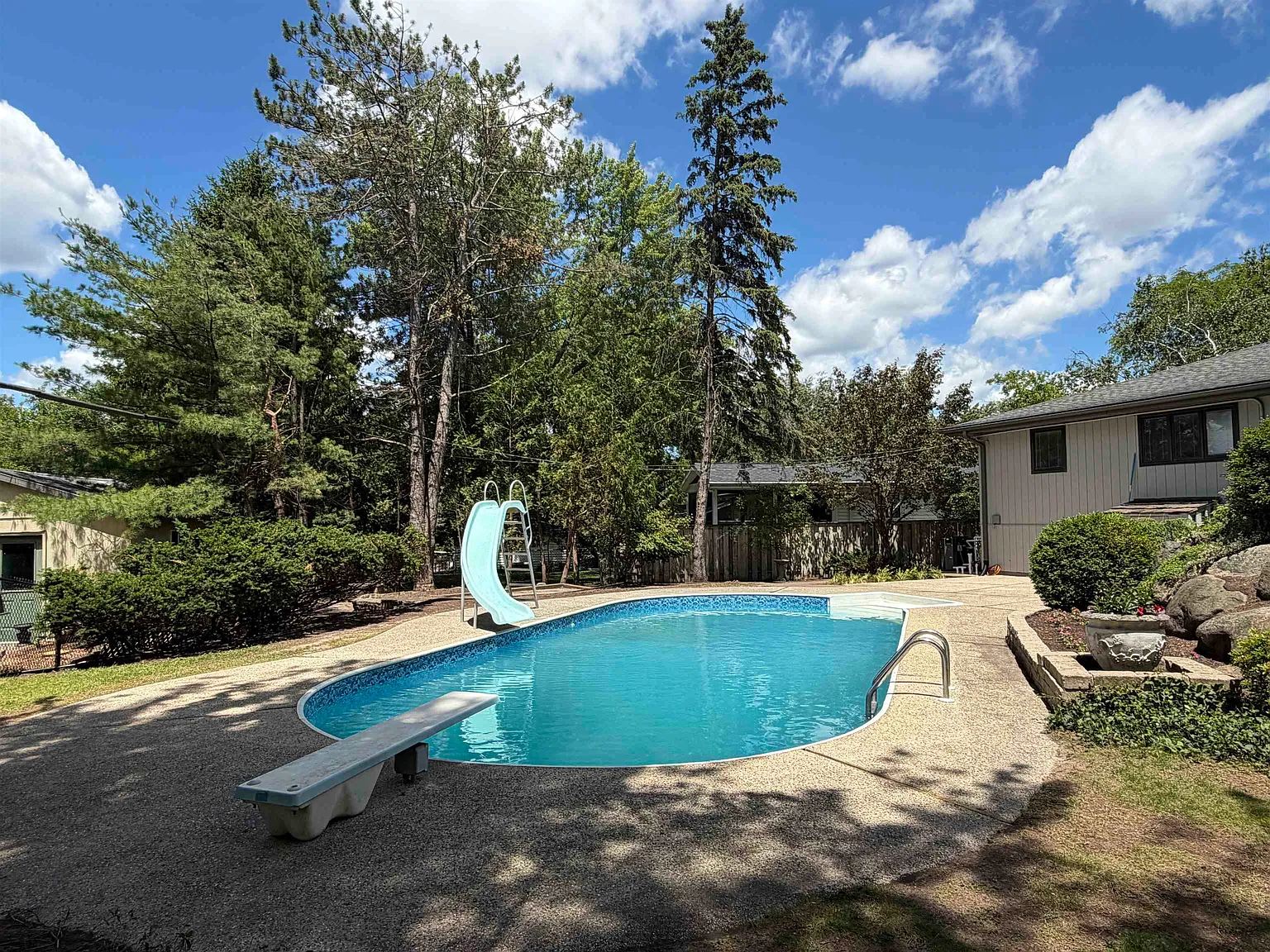 3 bed, 2.5 bath, 2668 sqft, $3,900 — Photo 3
