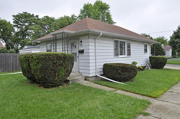3rd image of 421 S Elmwood Ave