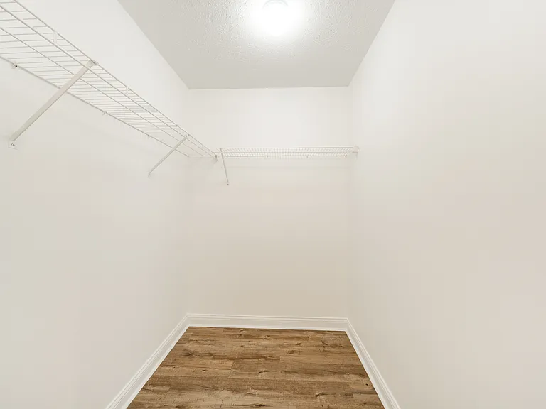 1015 N Gale St — Photo 20