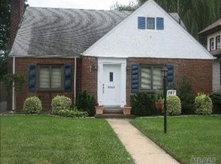 187 Banbury Rd, Mineola, NY 11501