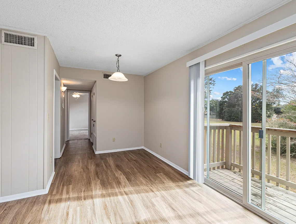 Carriage Hills Apartments — Photo 4