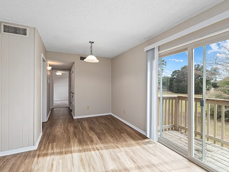 Carriage Hills Apartments — Photo 4