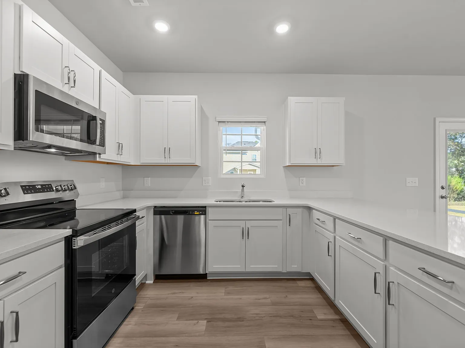 186 Citadel Drive - 1 — Photo 3