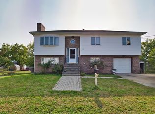 170 Nelson St, Fall River, MA 02721