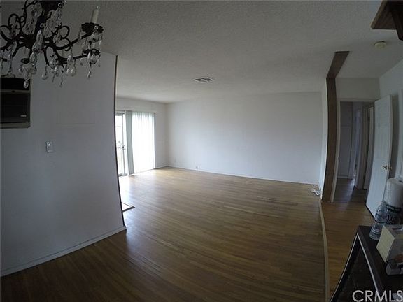 3rd image of 10441 Ives St