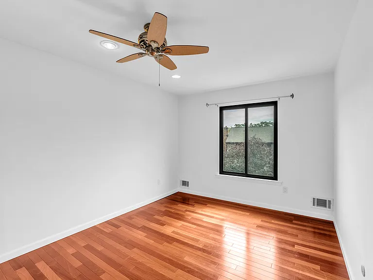 38 Park St #4D — Photo 7