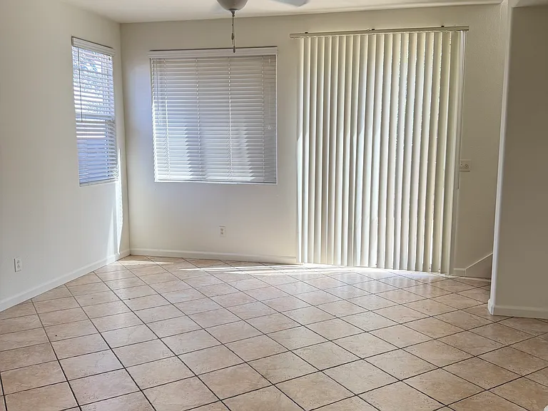 4607 W Brianna Way — Photo 3