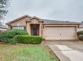 701 Lazy Crest Dr, Fort Worth, TX 76140