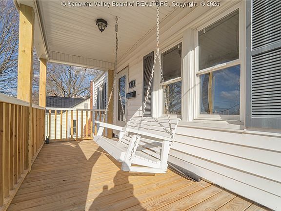 2nd image of 610 Hansford St