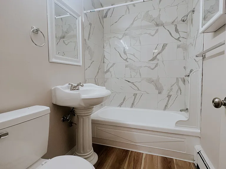 Emerald Village Apartments — Photo 8