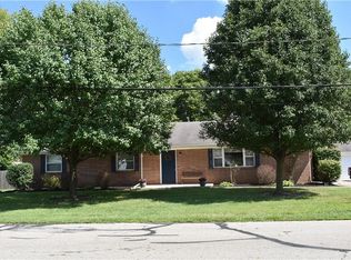 886 Alta Rd, Springfield, OH 45503