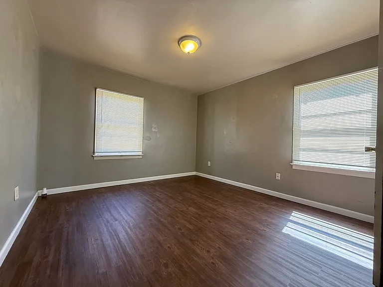 511 Philippine St — Photo 11