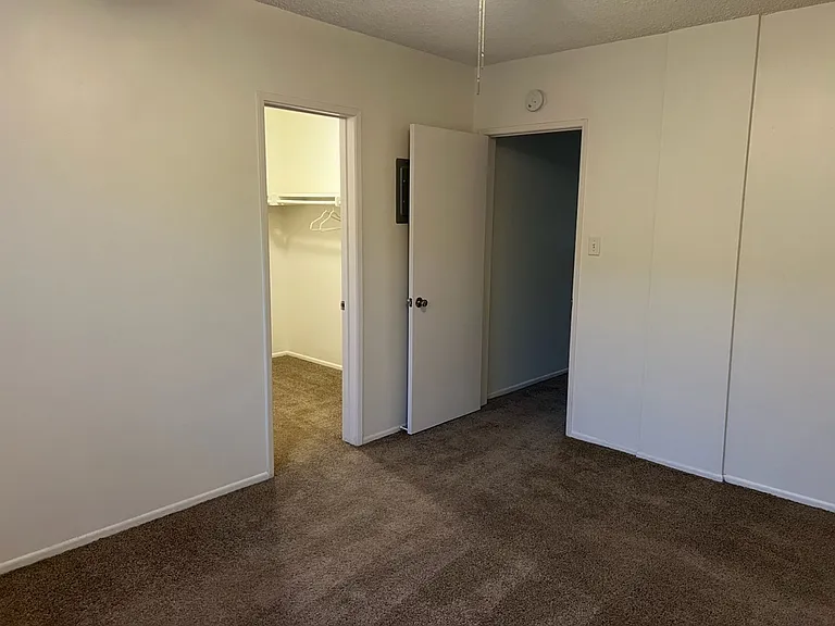 Anaheim Place — Photo 36